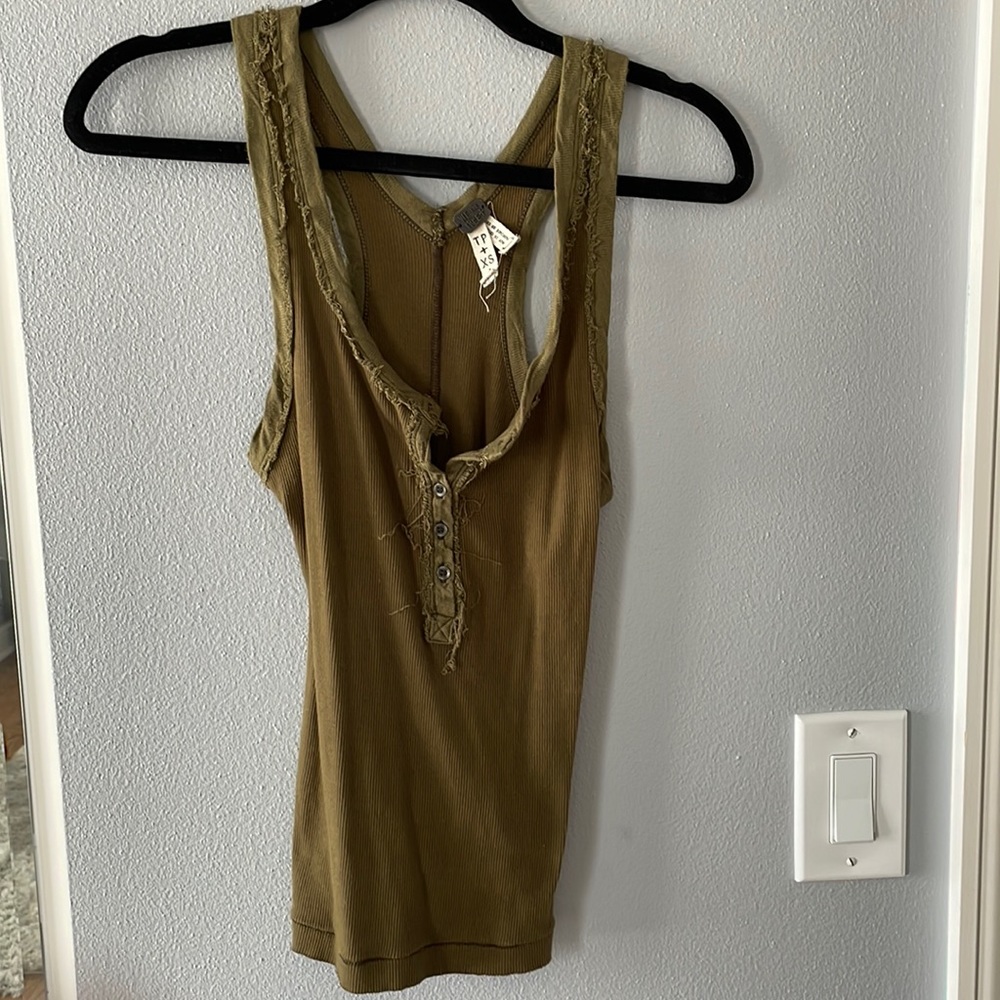 Never worn Free People ribbed tank top with buttons